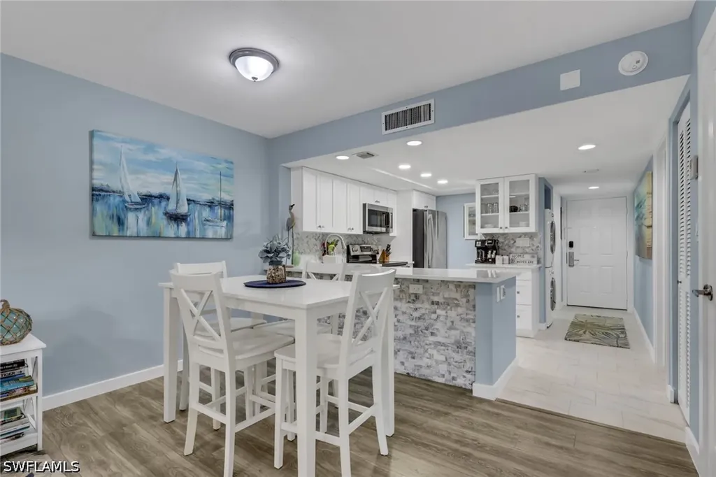 600 Neapolitan Way Naples FL 34103
