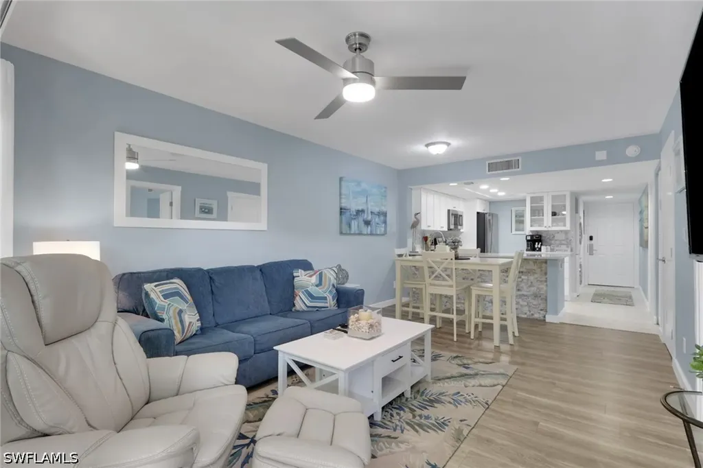 600 Neapolitan Way Naples FL 34103