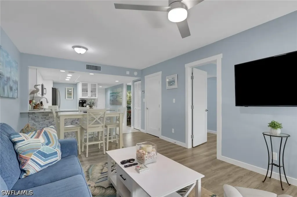600 Neapolitan Way Naples FL 34103