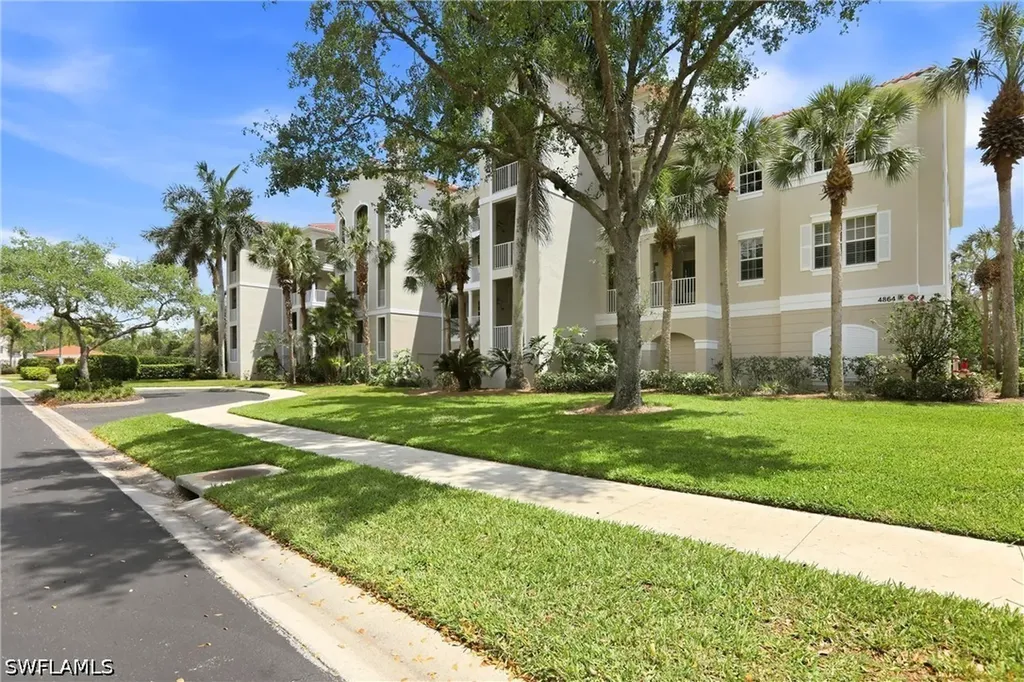 4864 Hampshire Court Naples FL 34112