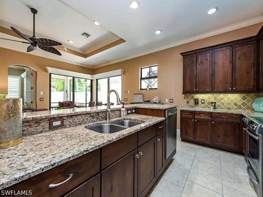 8000 Cordoba Place Naples FL 34113