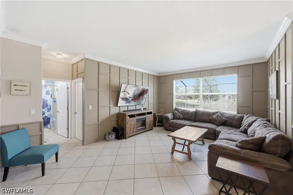 2446 Heydon Circle E Naples FL 34120