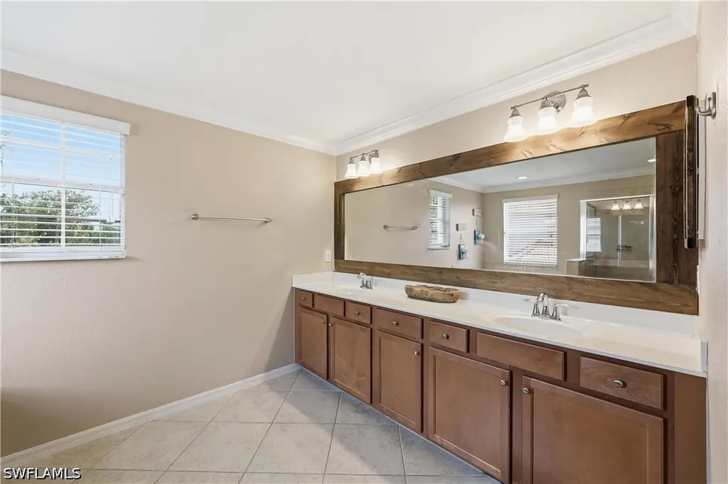 2446 Heydon Circle E Naples FL 34120