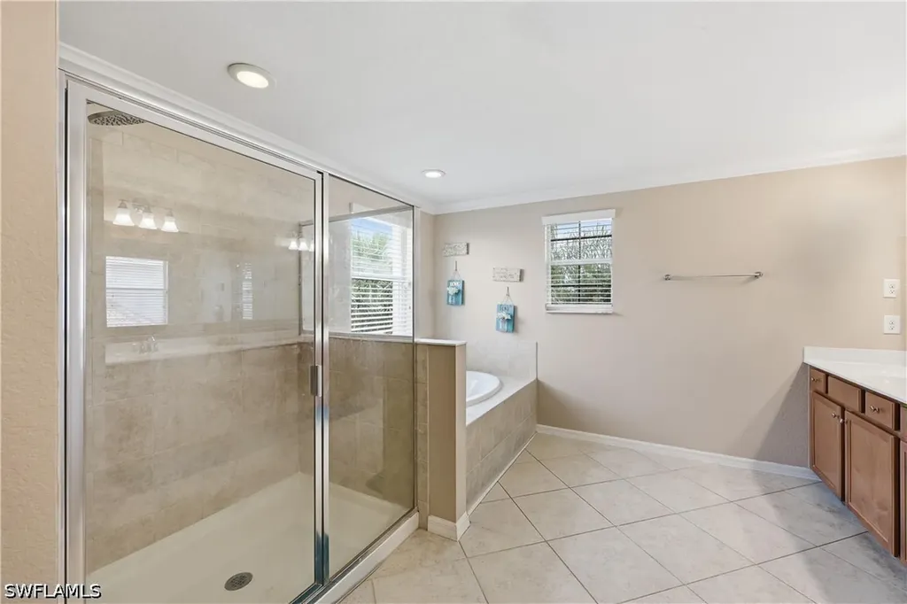2446 Heydon Circle E Naples FL 34120