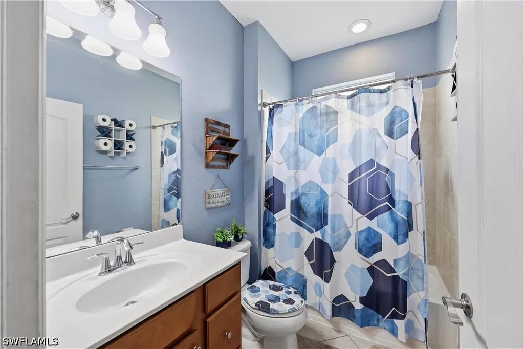 2446 Heydon Circle E Naples FL 34120