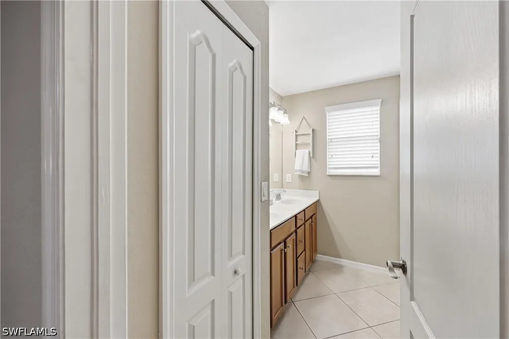 2446 Heydon Circle E Naples FL 34120