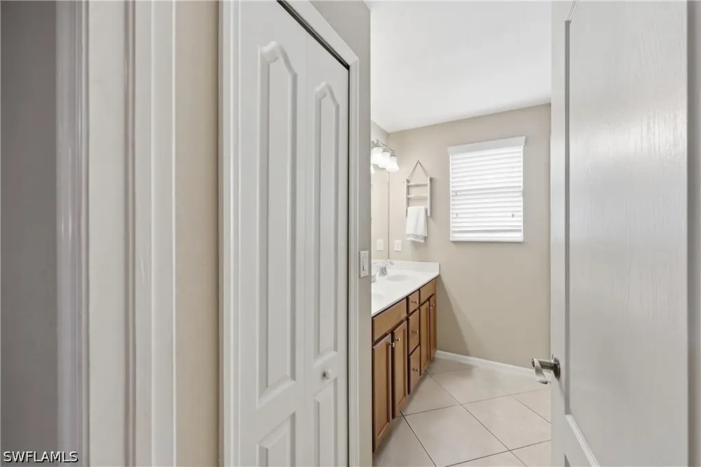 2446 Heydon Circle E Naples FL 34120