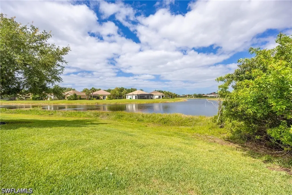 2446 Heydon Circle E Naples FL 34120