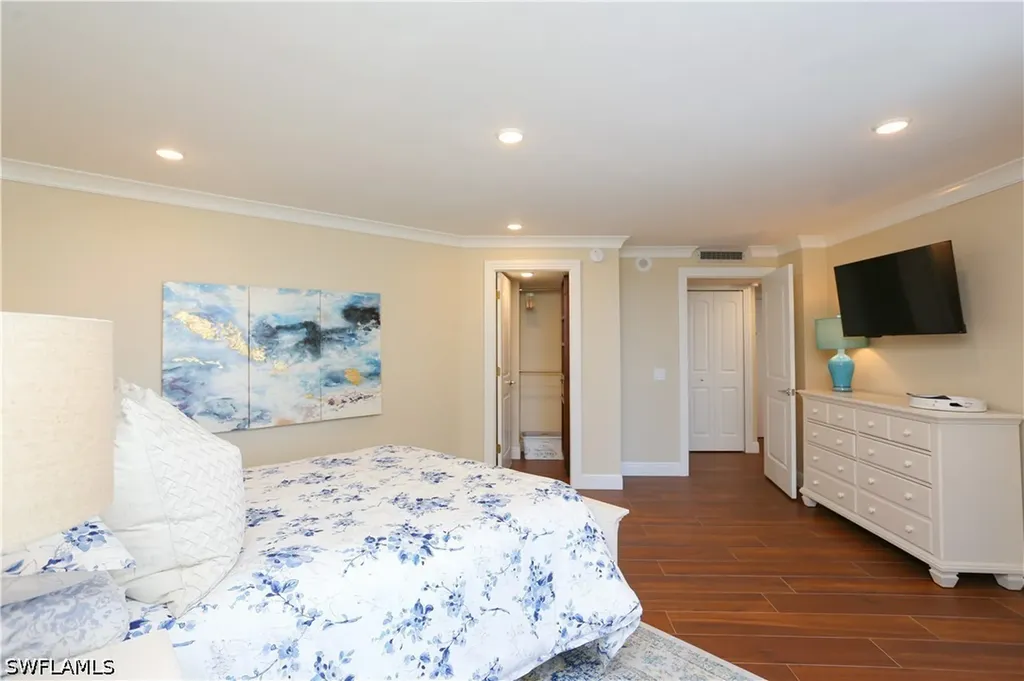 4041 Gulf Shore Boulevard N Naples FL 34103