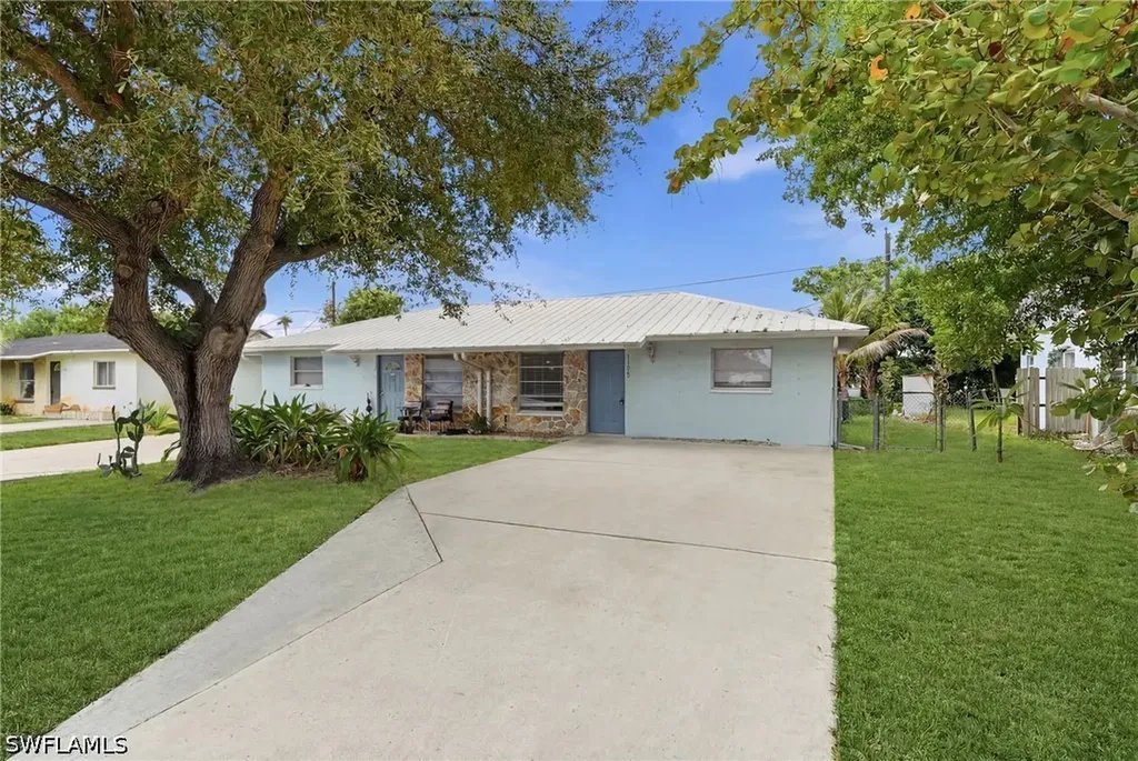 1195 S Alhambra Circle Naples FL 34103