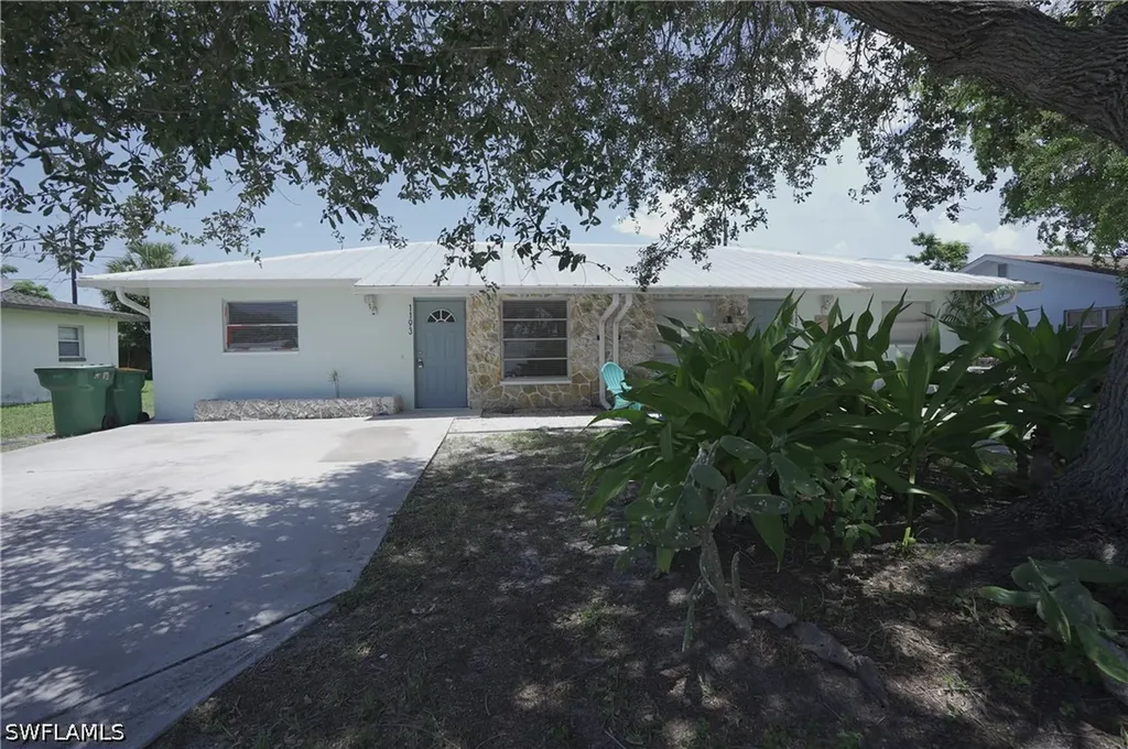 1195 S Alhambra Circle Naples FL 34103