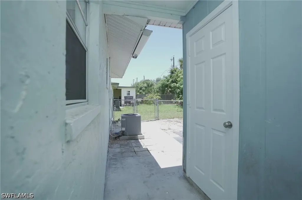 1195 S Alhambra Circle Naples FL 34103