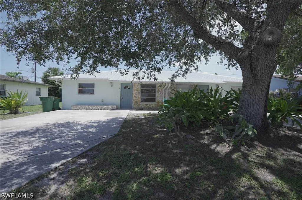 1195 S Alhambra Circle Naples FL 34103