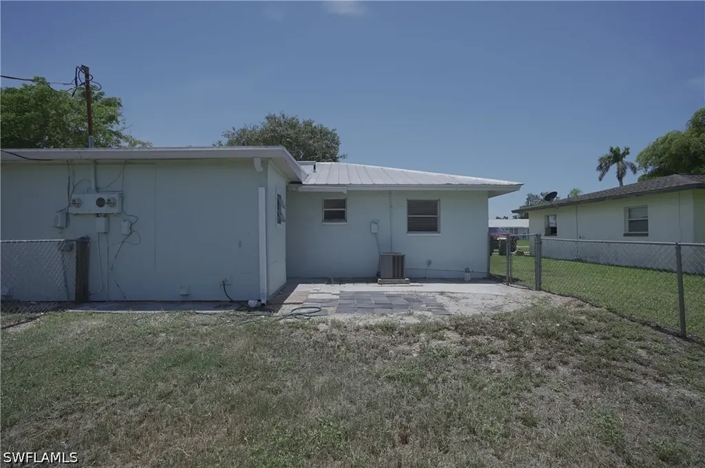 1195 S Alhambra Circle Naples FL 34103