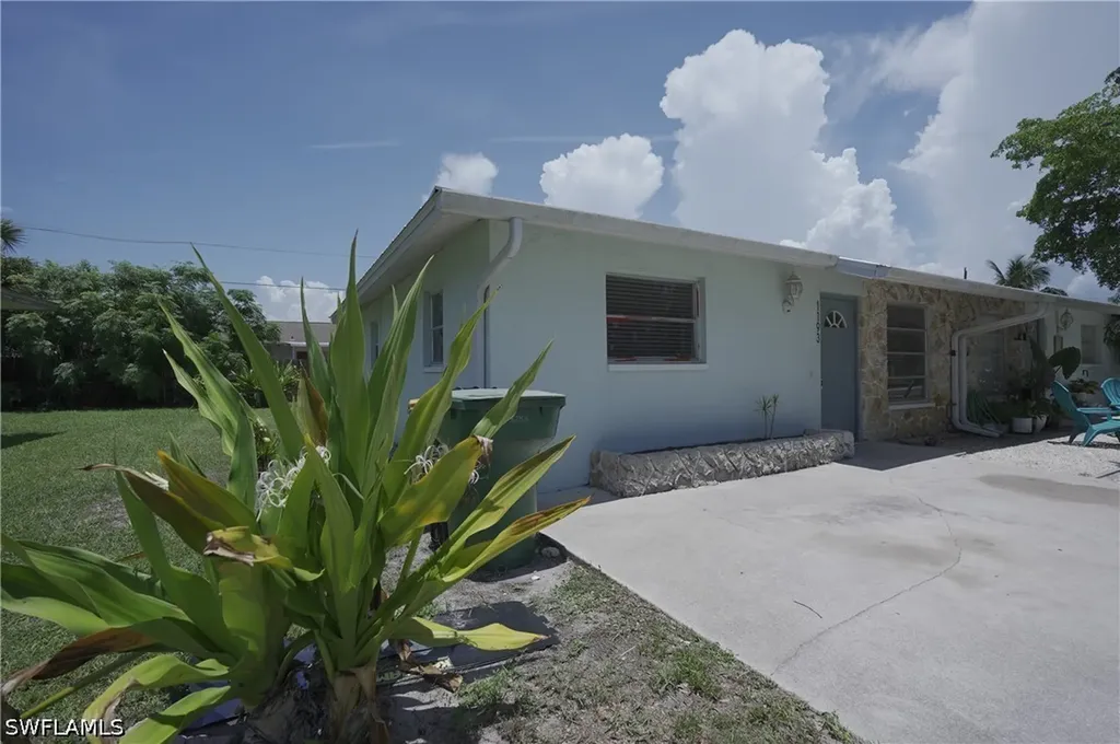1195 S Alhambra Circle Naples FL 34103