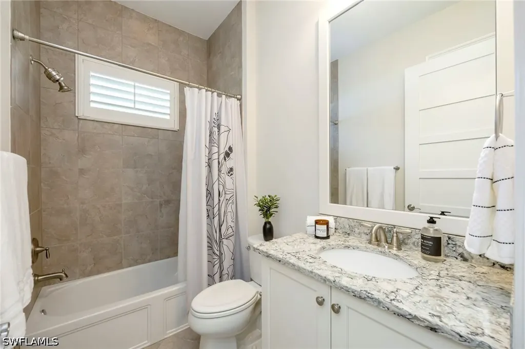 6466 Warwick Avenue Naples FL 34113