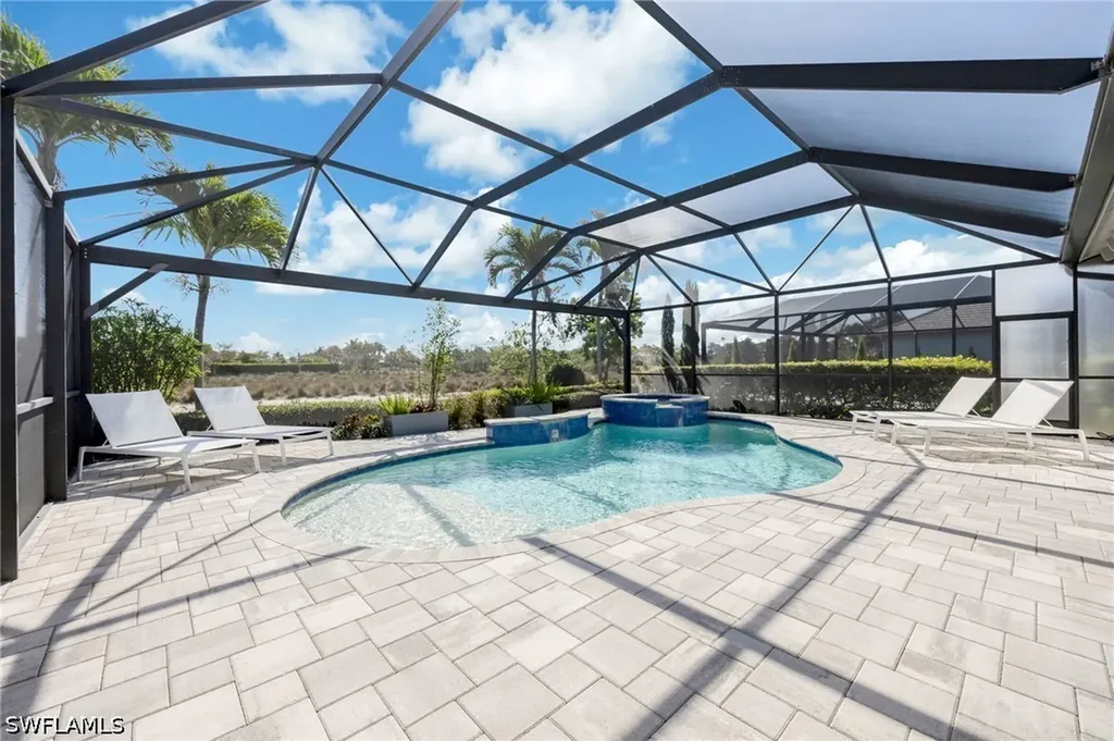 6466 Warwick Avenue Naples FL 34113