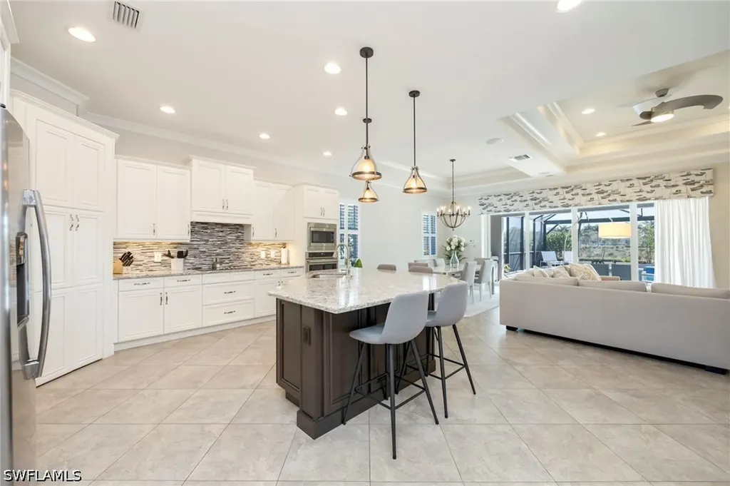 6466 Warwick Avenue Naples FL 34113