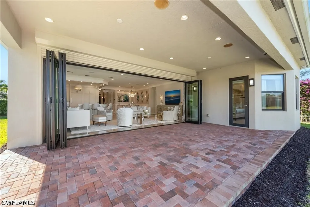 3168 Pacific Drive Naples FL 34119