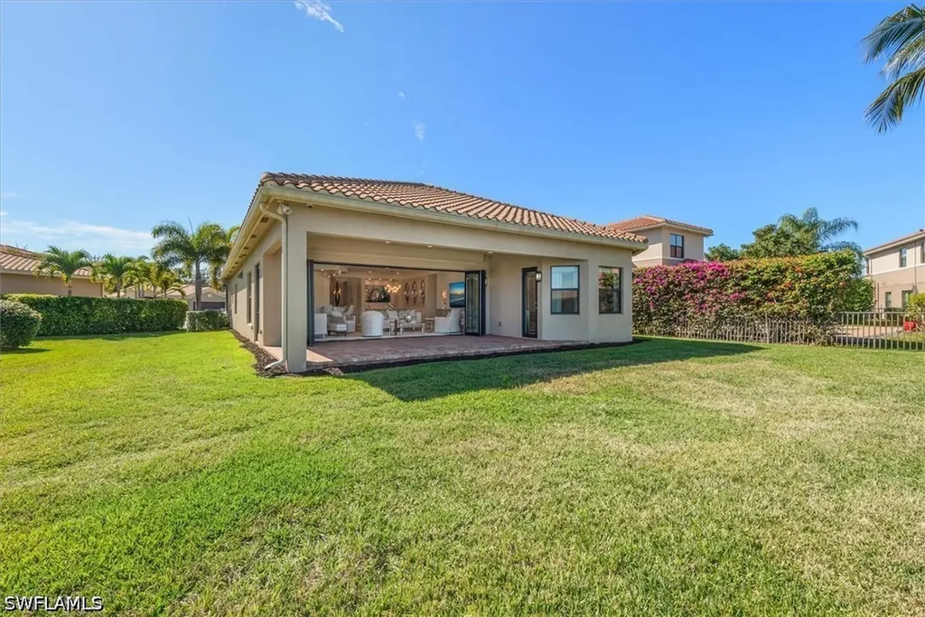 3168 Pacific Drive Naples FL 34119