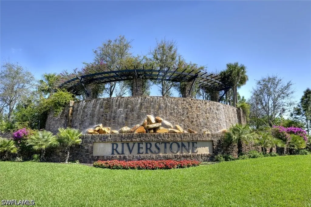 3168 Pacific Drive Naples FL 34119