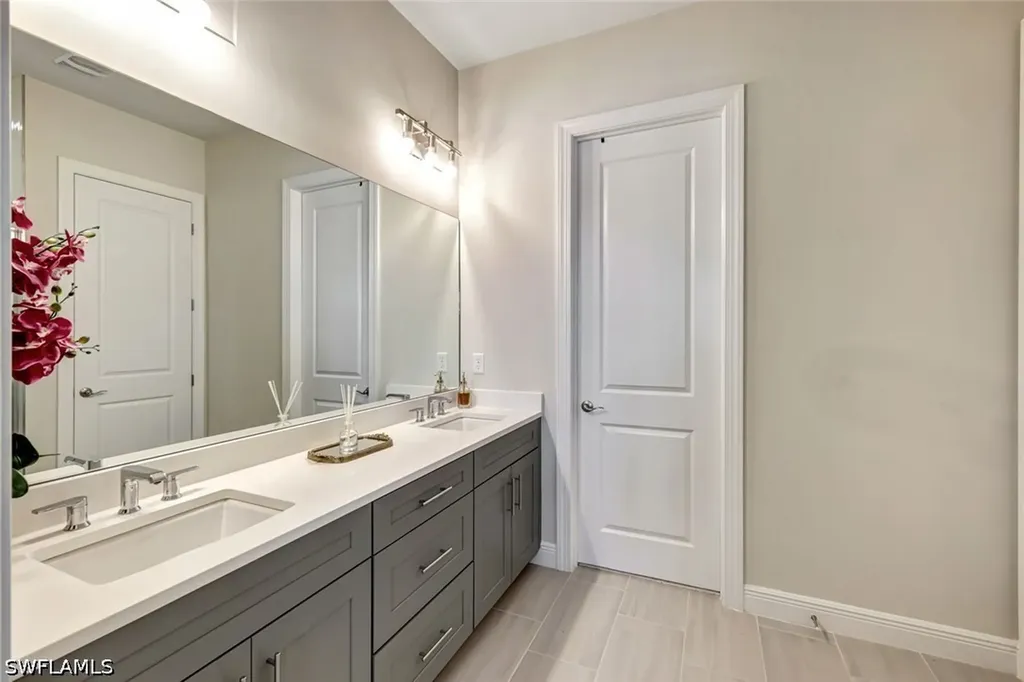 9209 Cayman Drive N Naples FL 34114