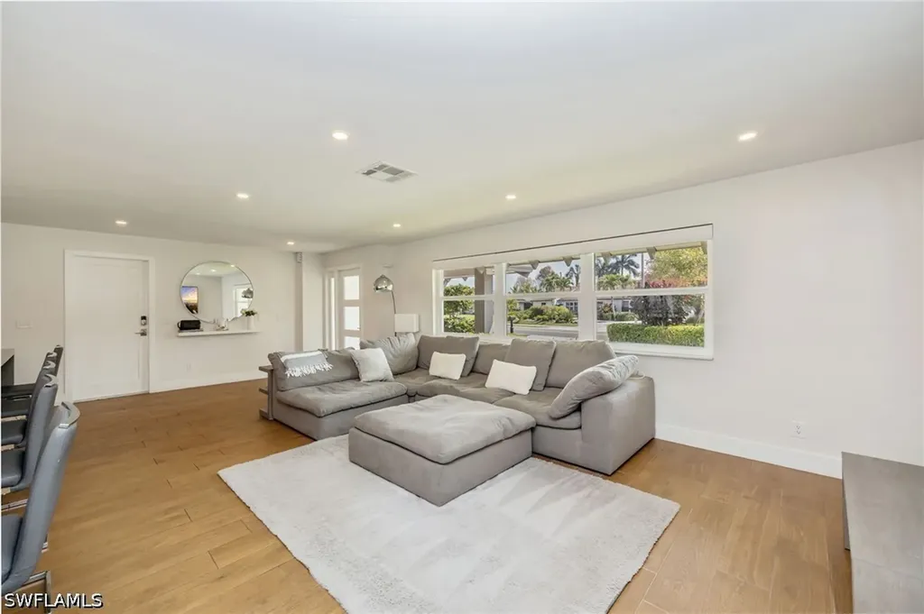 409 Cypress Way E Naples FL 34110
