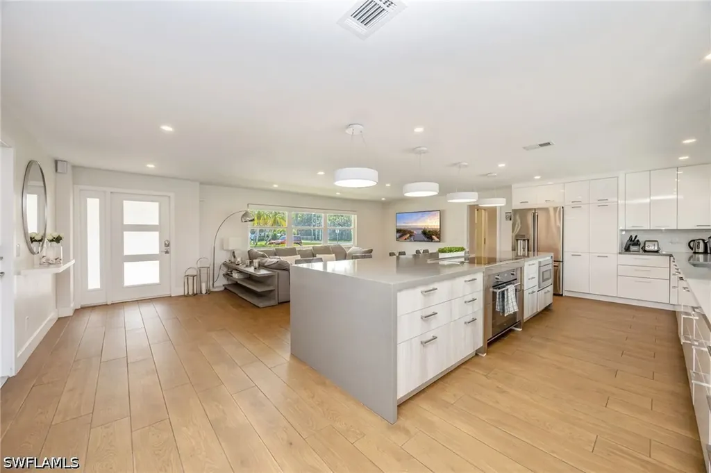 409 Cypress Way E Naples FL 34110