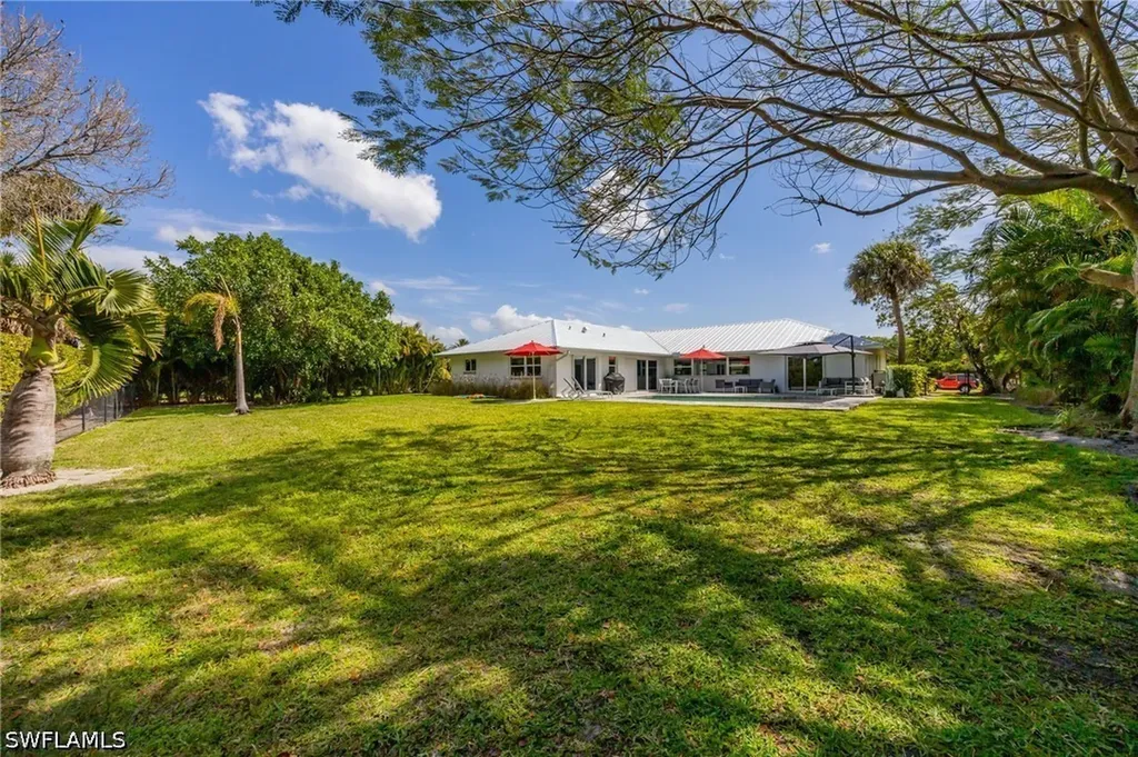 409 Cypress Way E Naples FL 34110