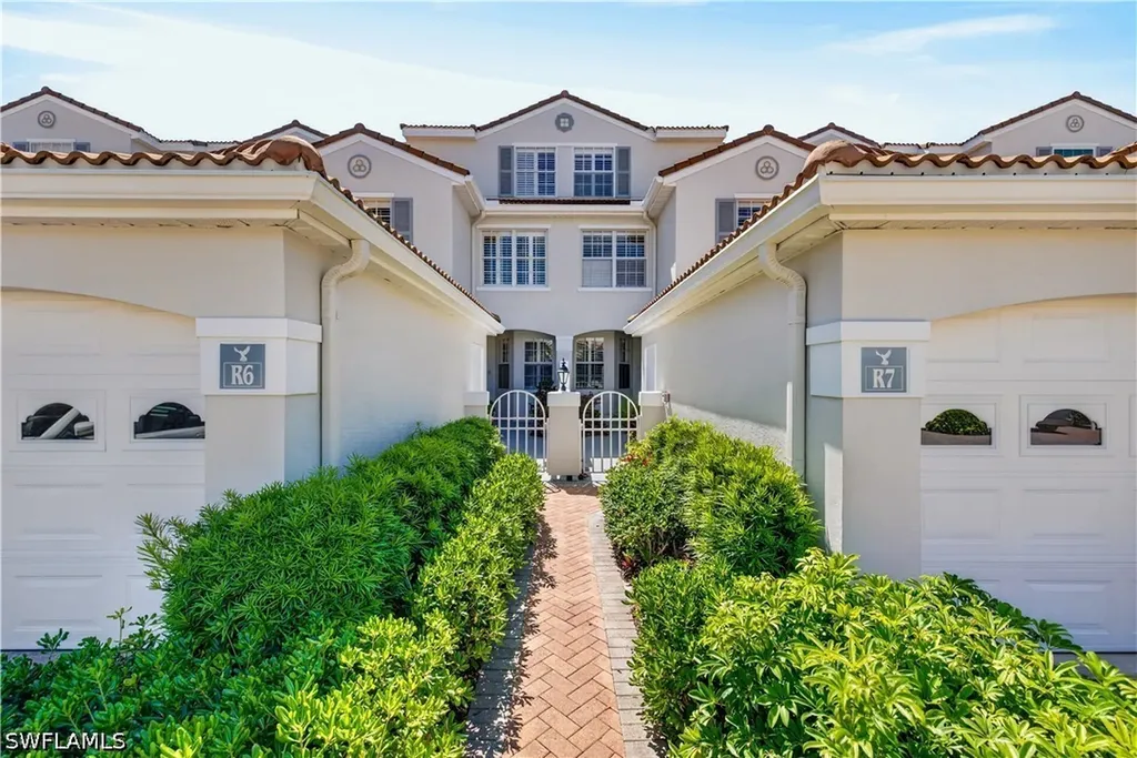 8420 Excalibur Circle Naples FL 34108