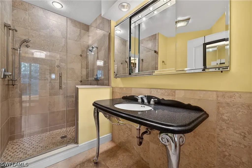 8420 Excalibur Circle Naples FL 34108