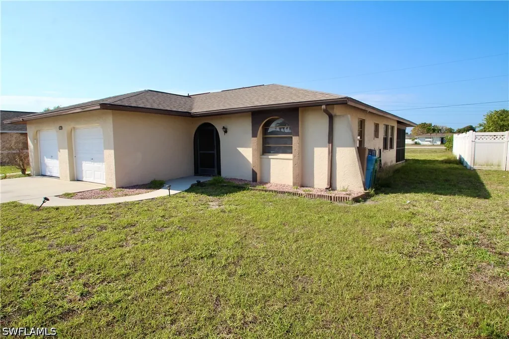 3808 SE 11th Avenue Cape Coral FL 33904