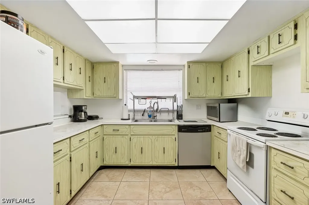 513 SE 24th Avenue Cape Coral FL 33990