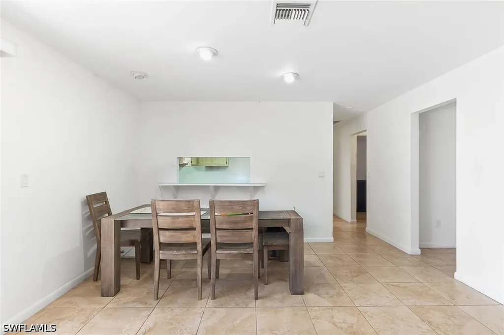 513 SE 24th Avenue Cape Coral FL 33990