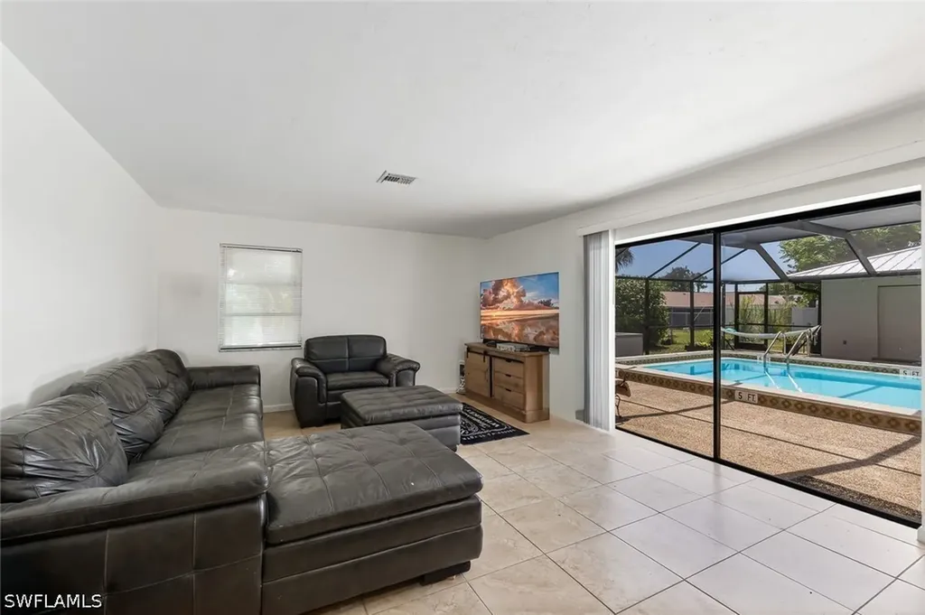 513 SE 24th Avenue Cape Coral FL 33990
