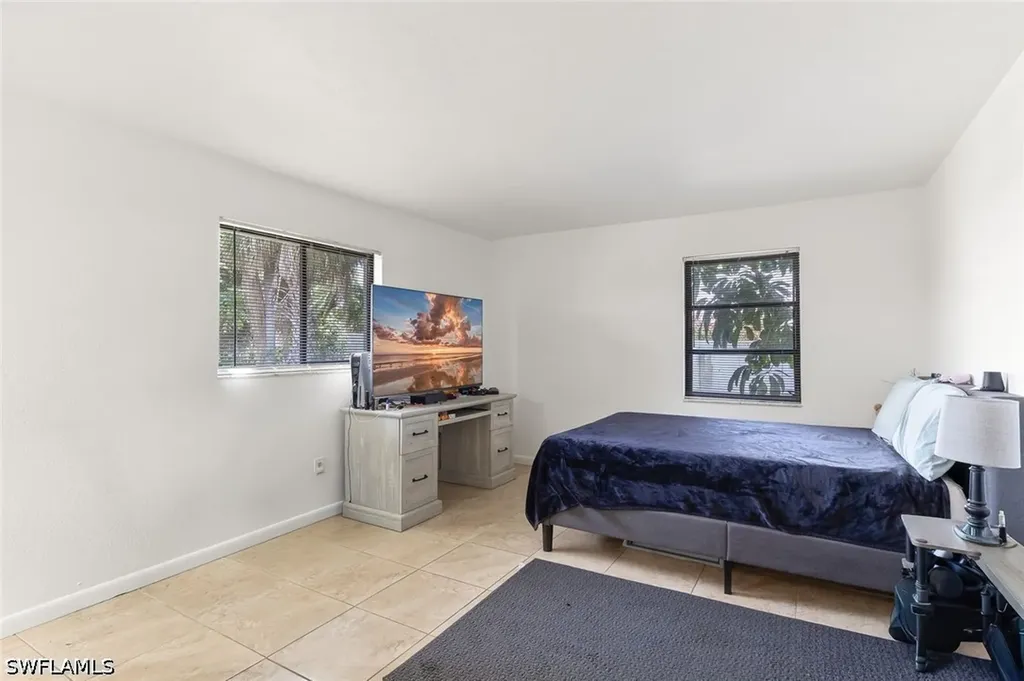 513 SE 24th Avenue Cape Coral FL 33990