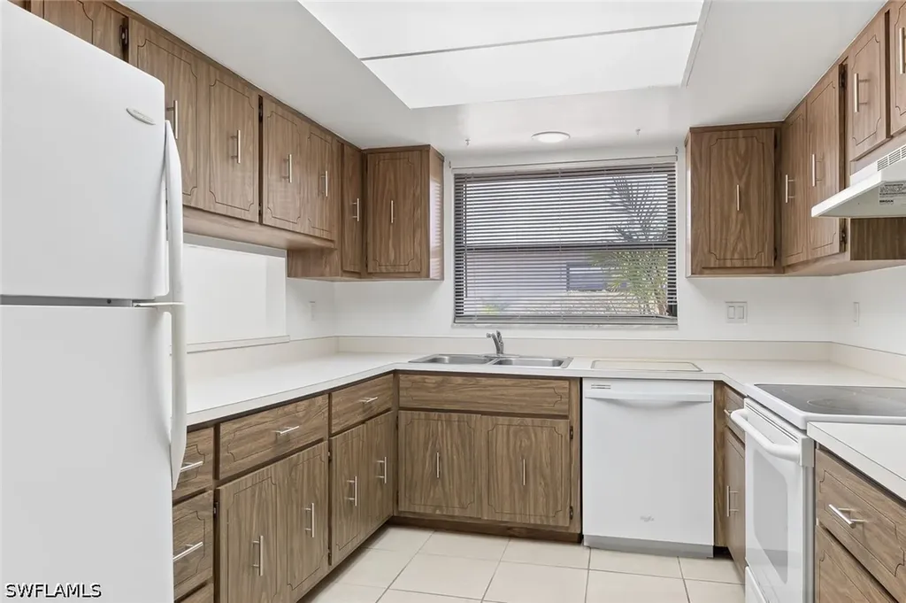 513 SE 24th Avenue Cape Coral FL 33990