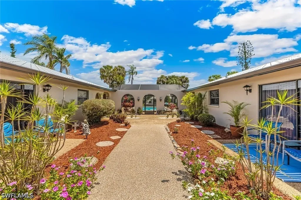 513 SE 24th Avenue Cape Coral FL 33990