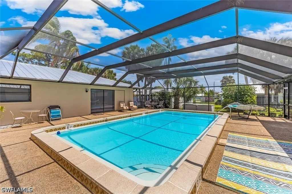 513 SE 24th Avenue Cape Coral FL 33990