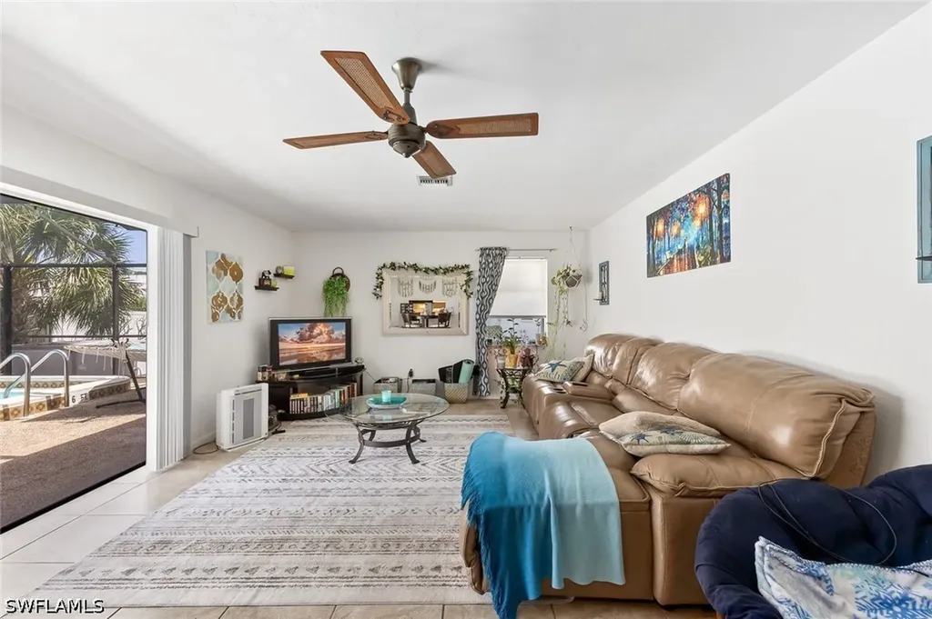 513 SE 24th Avenue Cape Coral FL 33990
