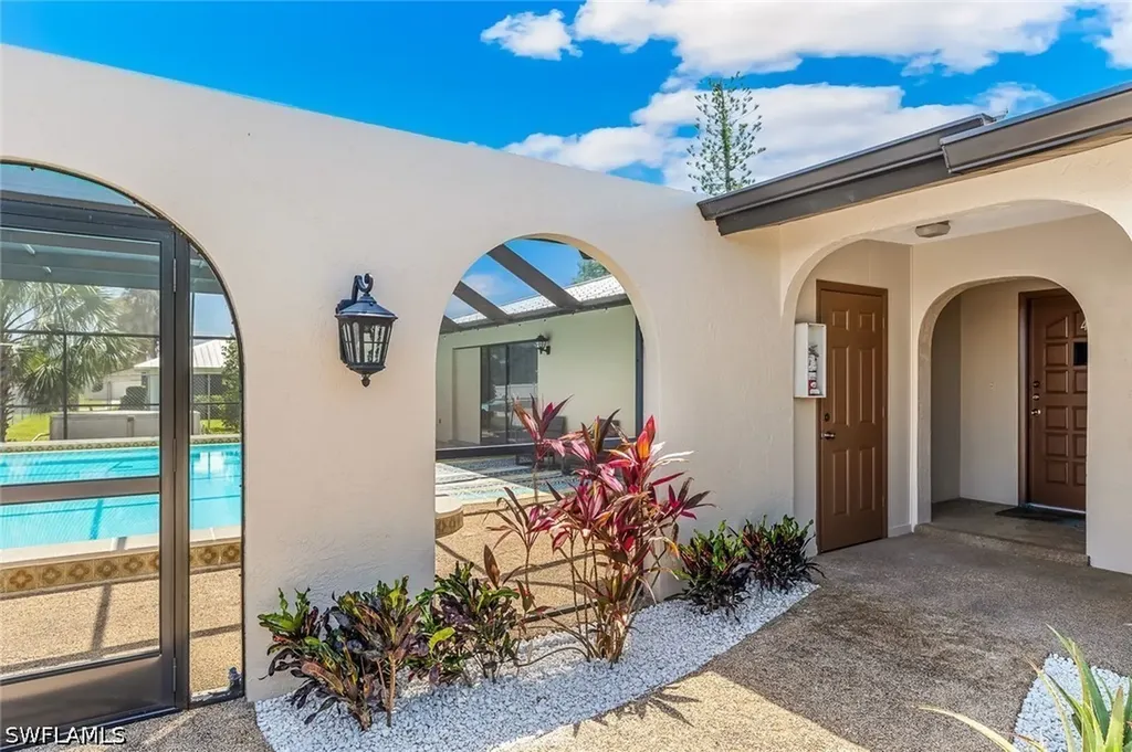 513 SE 24th Avenue Cape Coral FL 33990