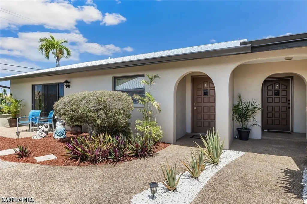 513 SE 24th Avenue Cape Coral FL 33990