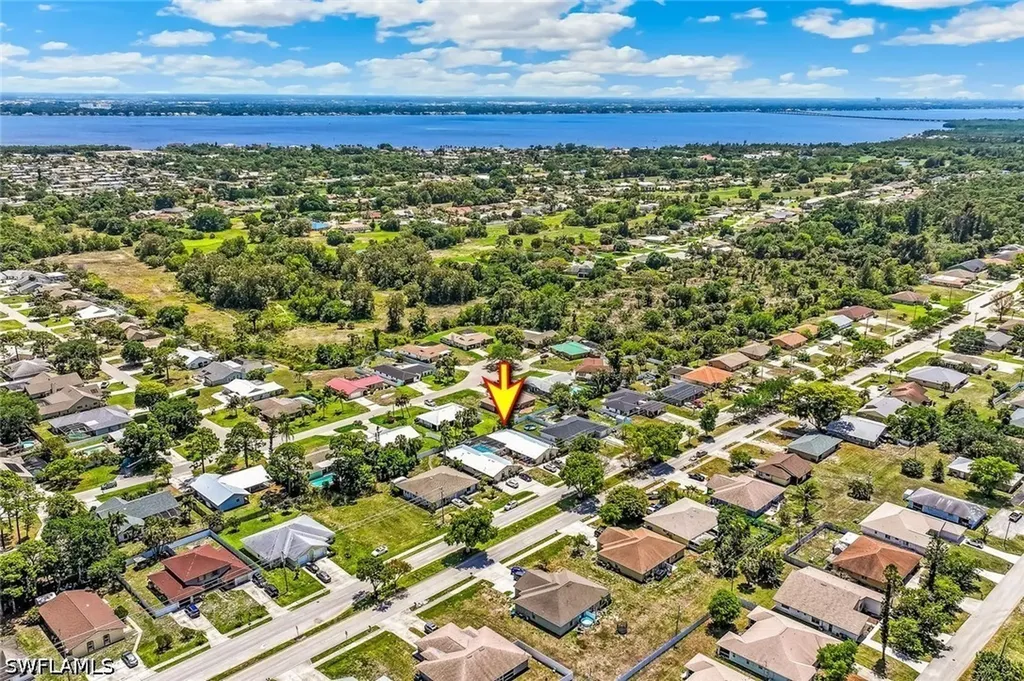 513 SE 24th Avenue Cape Coral FL 33990
