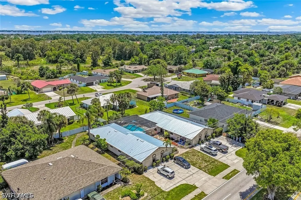 513 SE 24th Avenue Cape Coral FL 33990