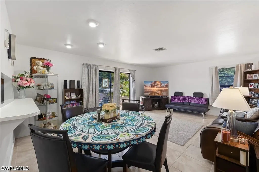 513 SE 24th Avenue Cape Coral FL 33990