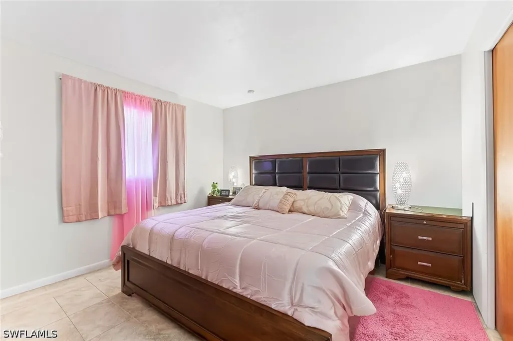 513 SE 24th Avenue Cape Coral FL 33990