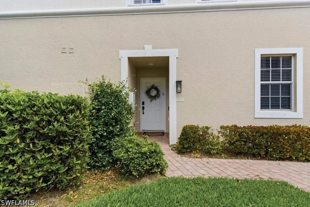 10040 Valiant Court Miromar Lakes FL 33913