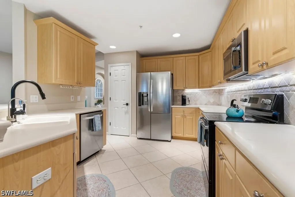 10040 Valiant Court Miromar Lakes FL 33913