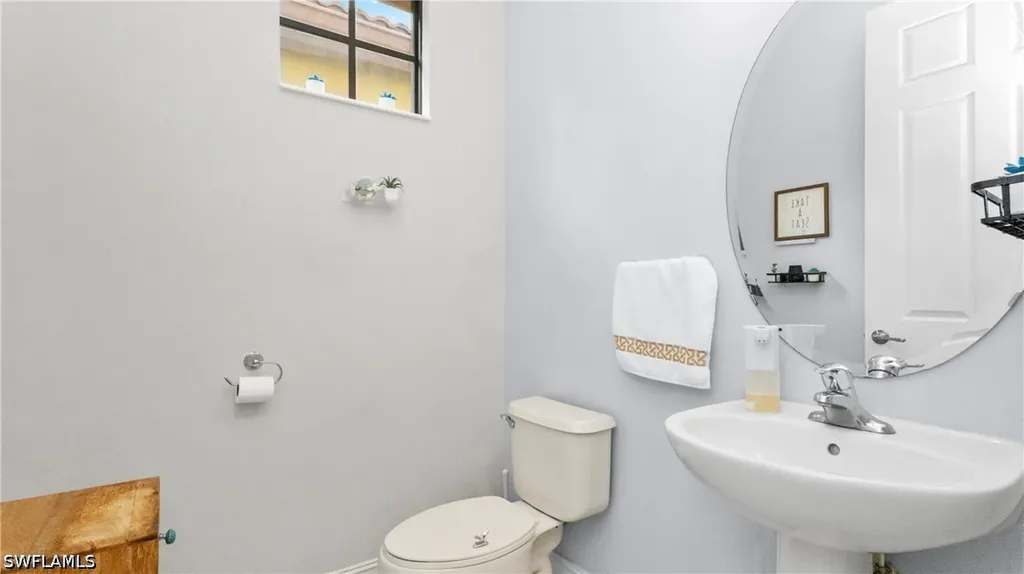 9080 Chula Vista Street Naples FL 34113