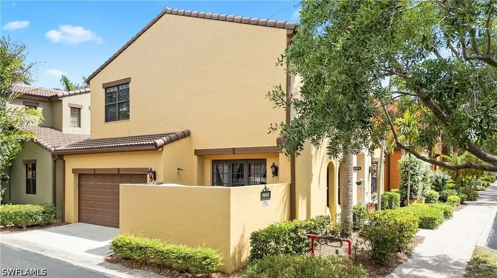 9080 Chula Vista Street Naples FL 34113
